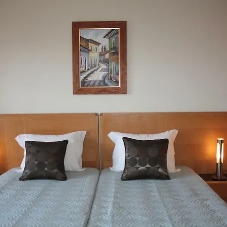 Com Piscina Em Albufeira, Corcovada * Албуфейра